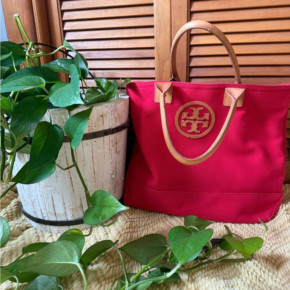 Tory Burch Red Jaden Tote Bag, wonderful condition! Current pictures added
